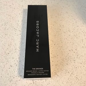Marc Jacobs Makeup - Marc Jacobs The Bronze - Bronzer Brush No. 12 Marc Jacobs Makeup - Marc Jacobs The Bronze - Bronzer Brush No. 12